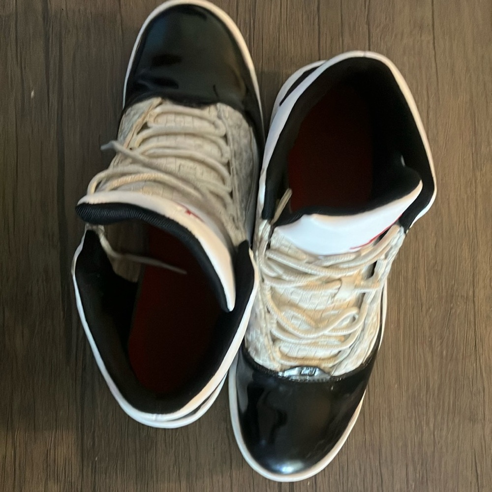 Jordan Men Max Aura 2, size 11